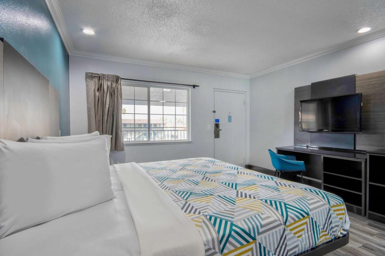 Rodeway Inn San Bernardino Bagian luar foto