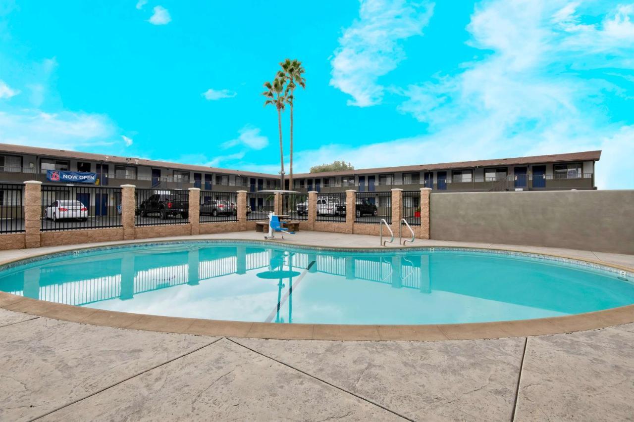 Rodeway Inn San Bernardino Bagian luar foto