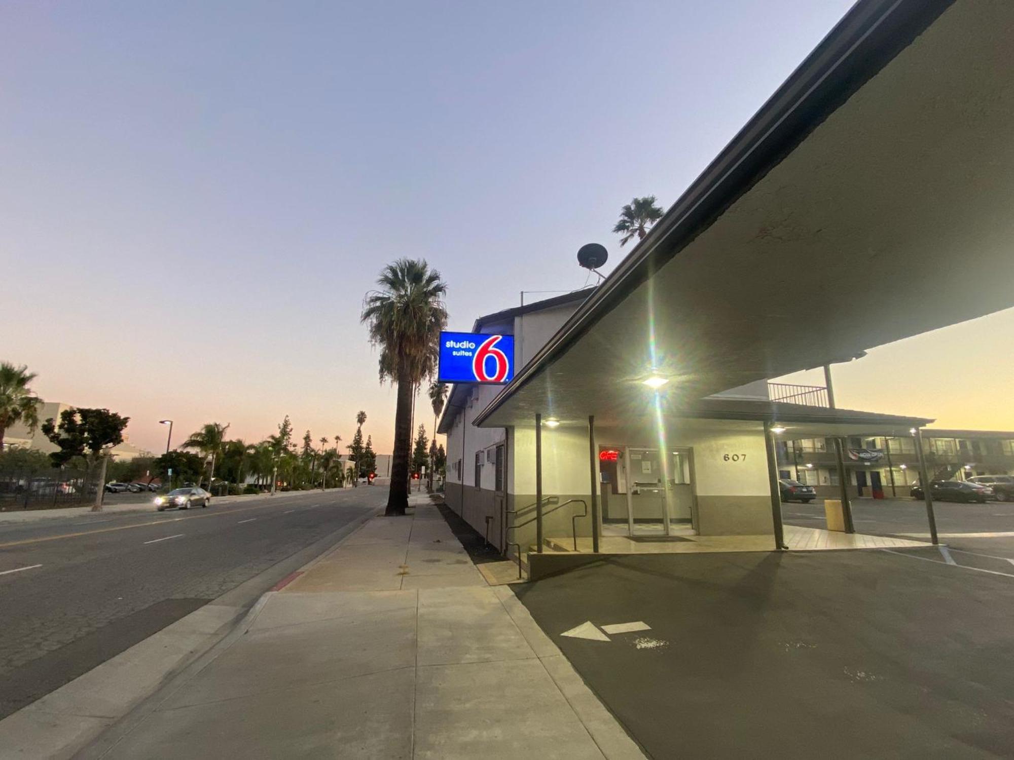 Rodeway Inn San Bernardino Bagian luar foto