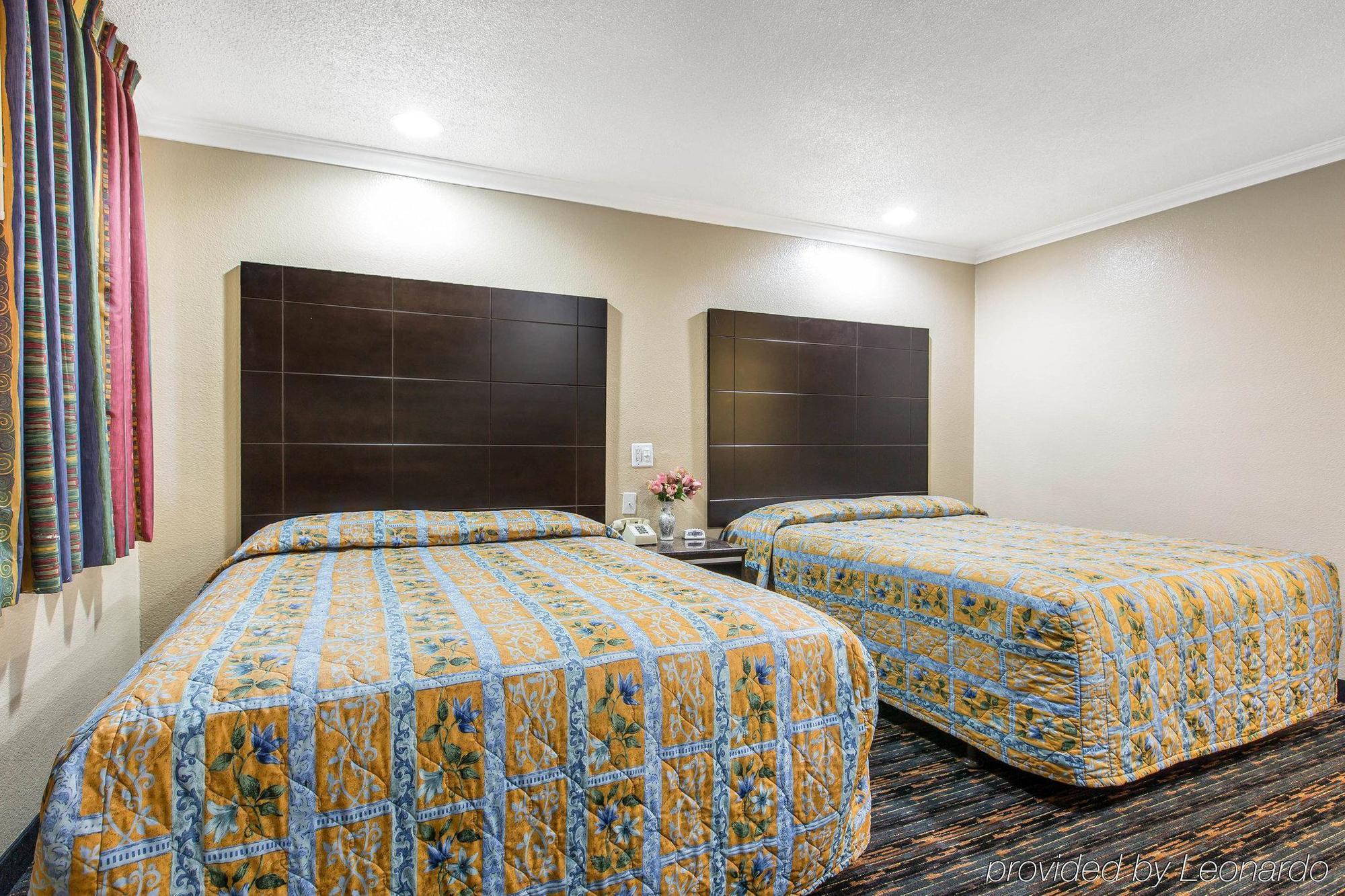 Rodeway Inn San Bernardino Bagian luar foto