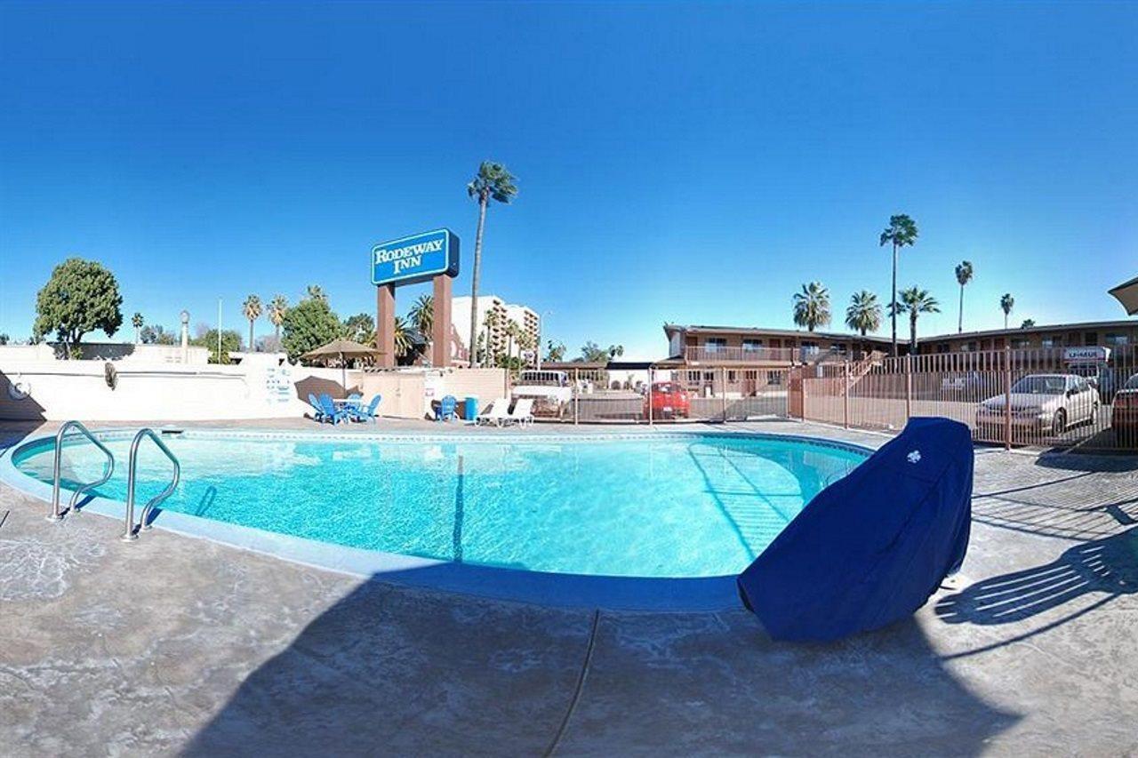 Rodeway Inn San Bernardino Bagian luar foto