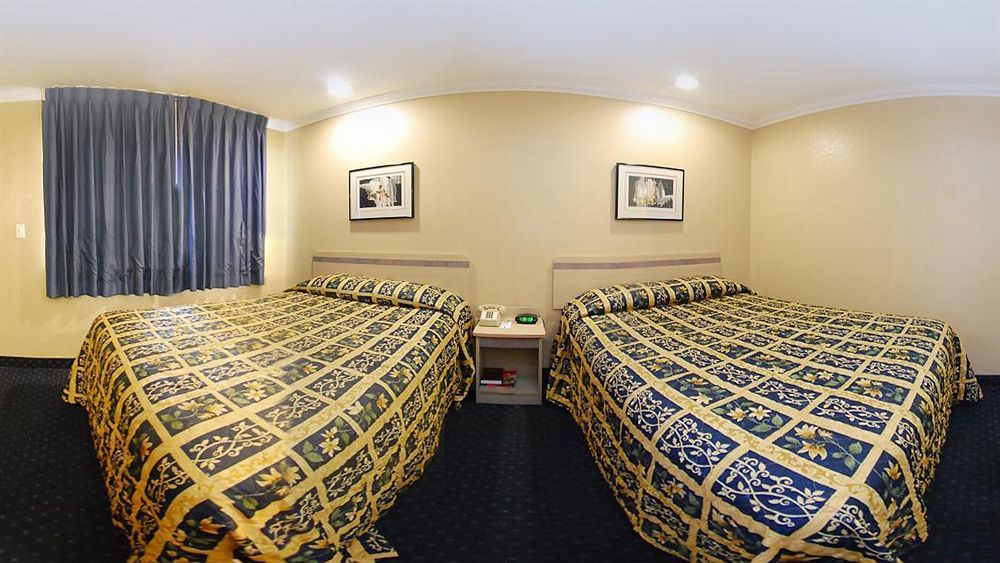 Rodeway Inn San Bernardino Bagian luar foto