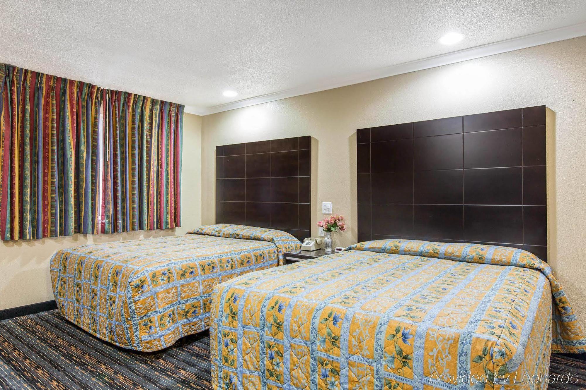 Rodeway Inn San Bernardino Bagian luar foto