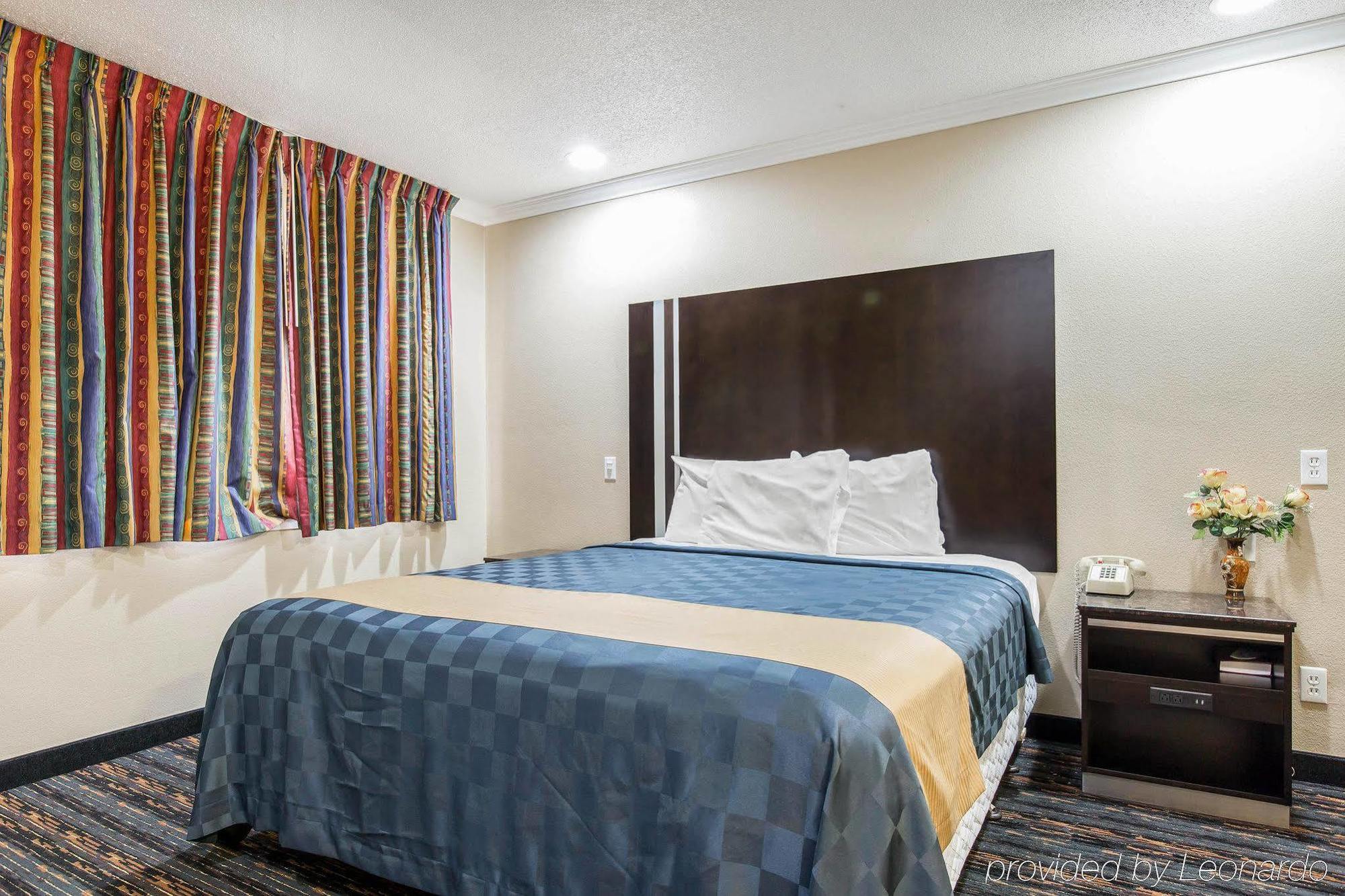 Rodeway Inn San Bernardino Bagian luar foto